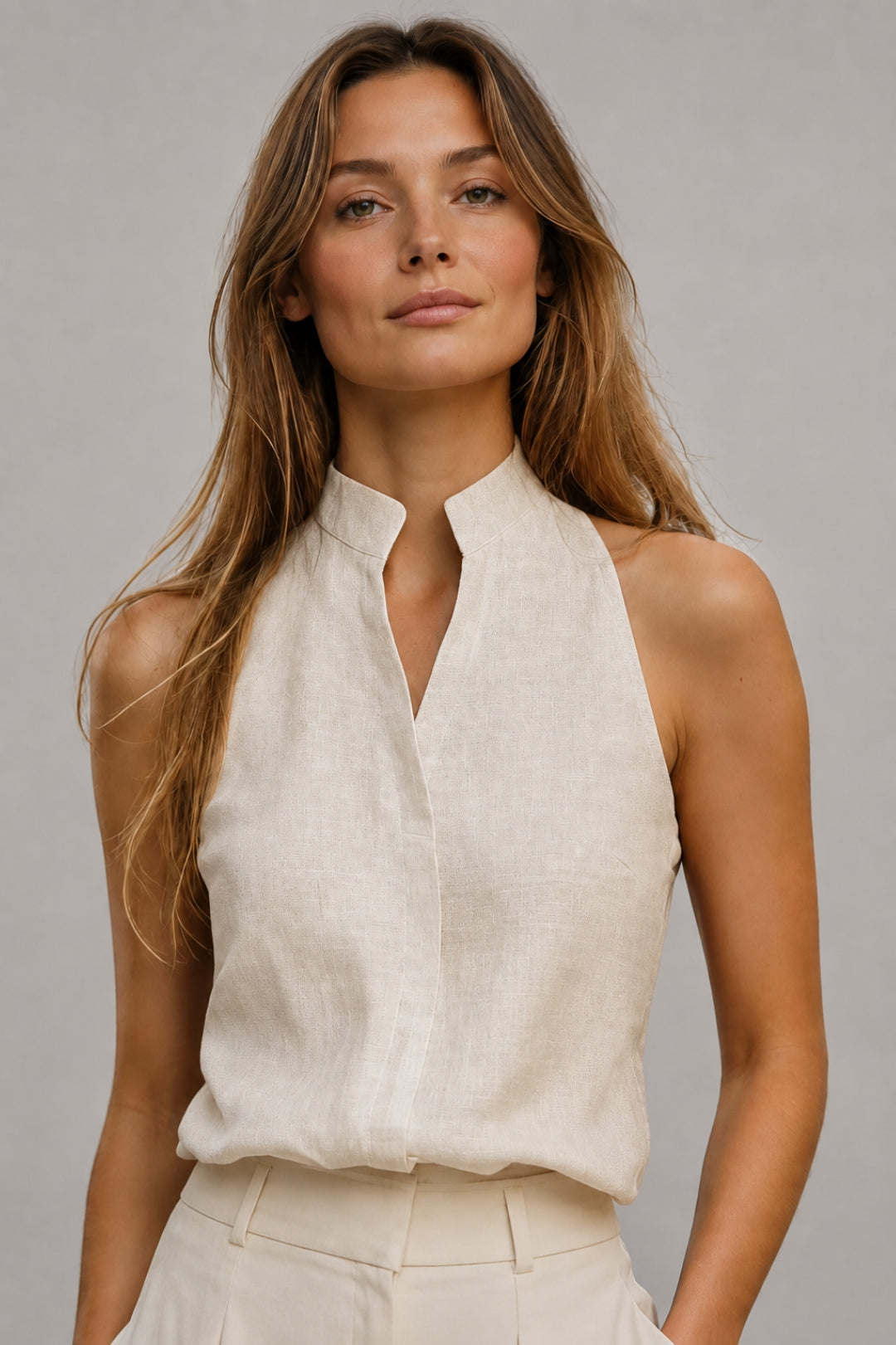 Women's blouse with a figure-hugging fit | Sleeveless, V-neck with a slit, linen-look fabric