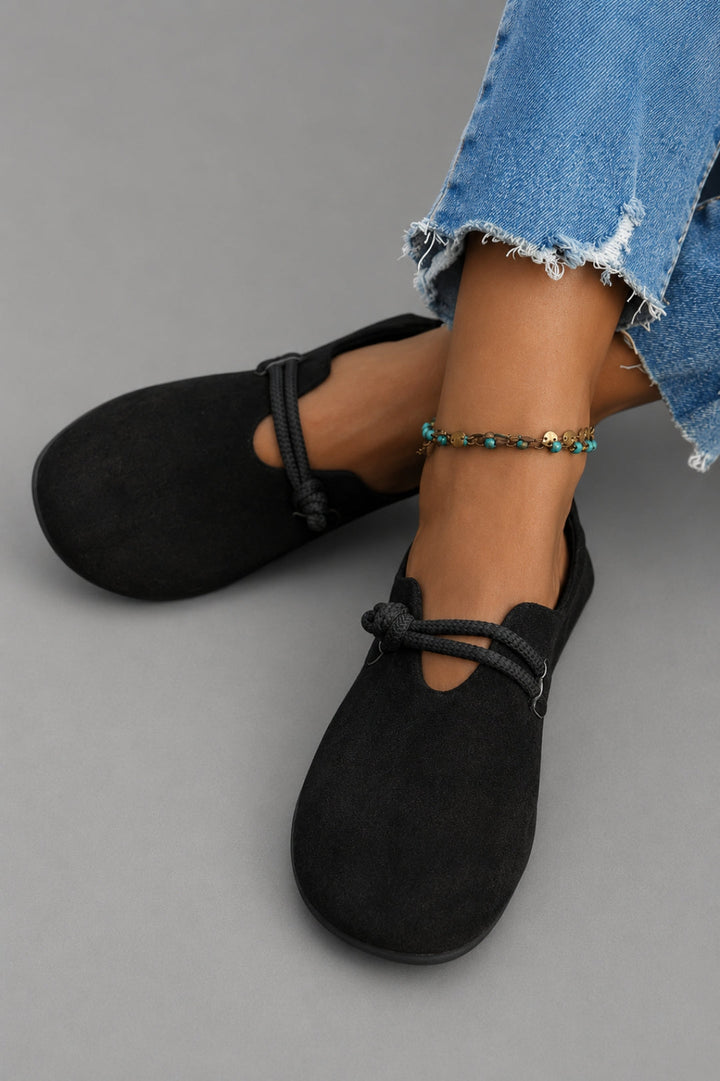 Flat women's sandals with a comfortable fit | Elastic strap, closed toe, soft finish