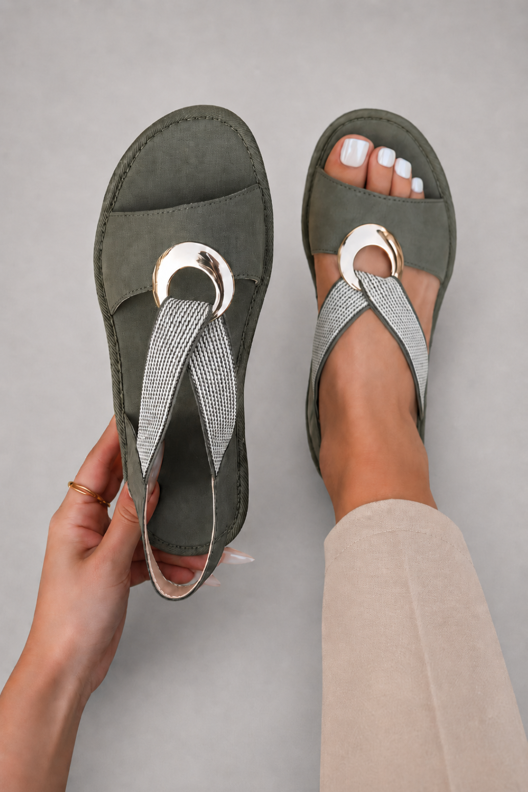 Stylish flat women's sandals | Crisscross straps, open toe, metal ring detail